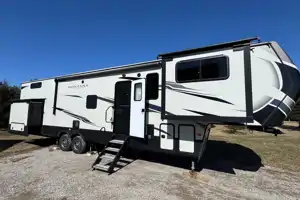 The Cabana Montana - 2021 Montana HC 377FL