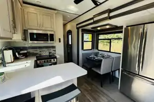 The Cabana Montana - 2021 Montana HC 377FL