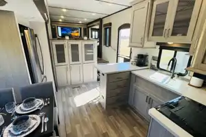 The Cabana Montana - 2021 Montana HC 377FL