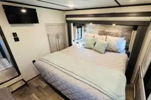 The Cabana Montana - 2021 Montana HC 377FL
