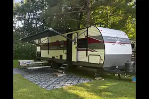 Komodo Kampers RV Rental- Avenger