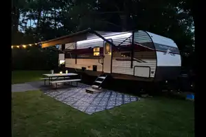 Komodo Kampers RV Rental- Avenger