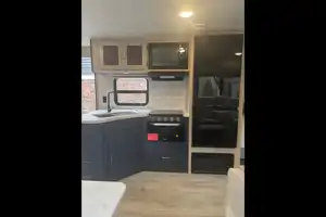 Komodo Kampers RV Rental- Avenger