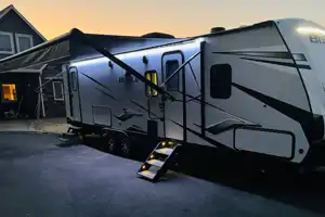 Cozy Bullet Bunkhouse with Outdoor Kitchen and Solar (Easy Delivery)
