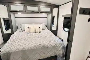 Cozy Bullet Bunkhouse with Outdoor Kitchen and Solar (Easy Delivery)
