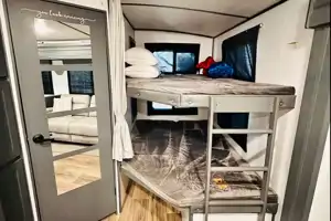 Cozy Bullet Bunkhouse with Outdoor Kitchen and Solar (Easy Delivery)