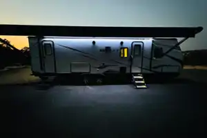 Cozy Bullet Bunkhouse with Outdoor Kitchen and Solar (Easy Delivery)