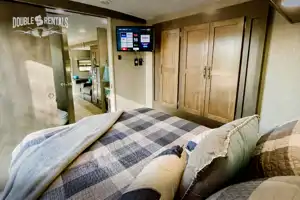FLAGSTAFF with Private Master, Deluxe Theater Seating, and BBQ Grill!