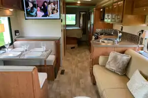 Fun Time Travel Winnebago Vista 29VE  $300/nt. High Season  $275/nt. Low Season