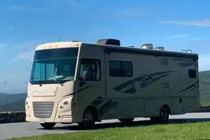 Fun Time Travel Winnebago Vista 29VE  $300/nt. High Season  $275/nt. Low Season