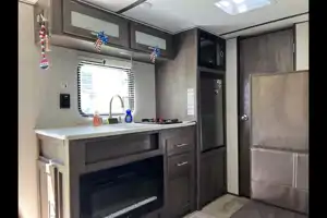 PJ's Coleman 17b Travel Trailer