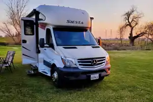 Marco & Gina's Luxury Mercedes-Benz RV Rental (Diesel) 