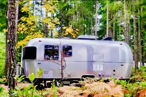 Airstream Glamping: Nomadic Bambi