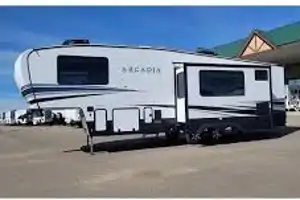Kid Friendly Keystone Arcadia Half‑Ton 3370BH Fifth Wheel
