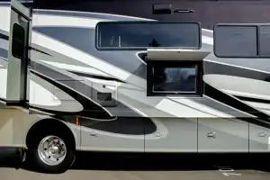 Luxury RV- 2021 Tiffin Open Road Allegro-private king bedroom, 4 slide-outs, super spacious!