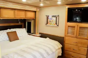 Luxury RV- 2021 Tiffin Open Road Allegro-private king bedroom, 4 slide-outs, super spacious!
