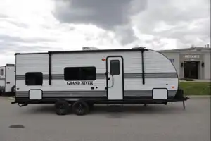 Donald's Grand River 25BH Travel Trailer