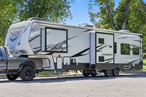 Ryker's Keystone Carbon Toy Hauler Fifth Wheel 2018