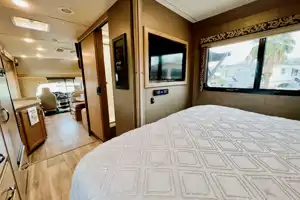 Beautiful 2018 Thor Motor Coach  Four wind 31y Class C