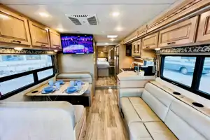 Beautiful 2018 Thor Motor Coach  Four wind 31y Class C