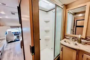Beautiful 2018 Thor Motor Coach  Four wind 31y Class C