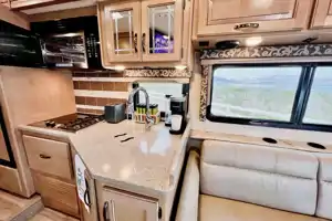 Beautiful 2018 Thor Motor Coach  Four wind 31y Class C