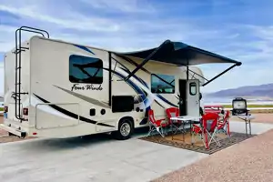 Beautiful 2018 Thor Motor Coach  Four wind 31y Class C