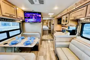 Beautiful 2018 Thor Motor Coach  Four wind 31y Class C