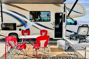 Beautiful 2018 Thor Motor Coach  Four wind 31y Class C