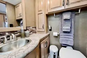 Beautiful 2018 Thor Motor Coach  Four wind 31y Class C