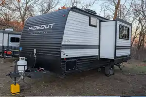 Redwood - Cozy Couples Camper (Sleeps 4-6)