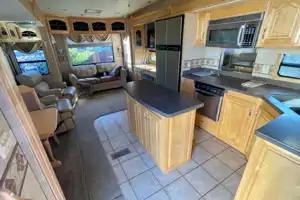 John's SOLAR OFF GRID Fifth Wheel 38'