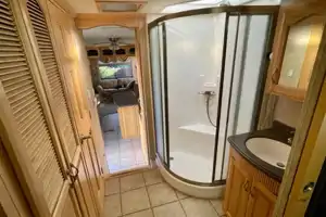 John's SOLAR OFF GRID Fifth Wheel 38'