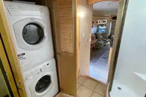John's SOLAR OFF GRID Fifth Wheel 38'