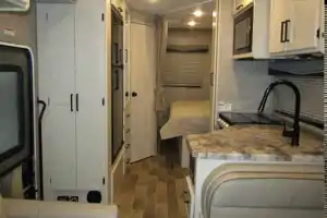La Vie de Chateau / Castle Life (Thor Motor Coach Chateau 26B Class C)