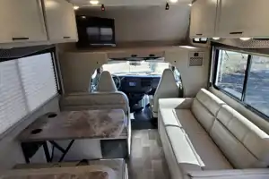 La Vie de Chateau / Castle Life (Thor Motor Coach Chateau 26B Class C)