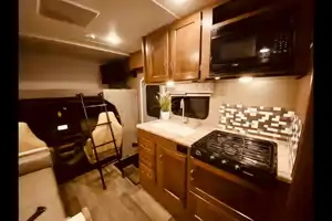 25 WINNIE-SLEEPS 8 - SOLAR - COUCH & DINETTE-2 QUEEN Bed! WiFi-Budget Family RV