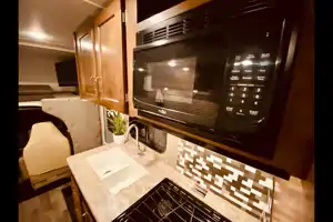25 WINNIE-SLEEPS 8 - SOLAR - COUCH & DINETTE-2 QUEEN Bed! WiFi-Budget Family RV
