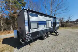Rolling Retreats 2022 Cherokee Grey Wolf Travel Trailer