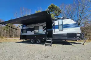 Rolling Retreats 2022 Cherokee Grey Wolf Travel Trailer