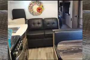 Heartland Pioneer with toy room!  SUPER CLEAN