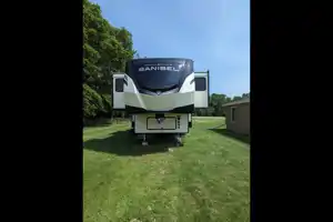 Stein’s Prime Time Sanibel Fifth Wheel