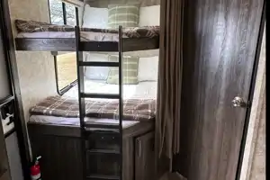 Spacious Highland Ridge bunkhouse with MegaSlide