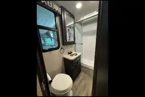 Travel in Comfort & Style: Carol’s Upscale Motor Home Awaits You!
