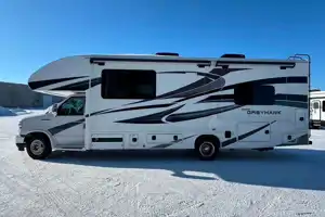 Travel in Comfort & Style: Carol’s Upscale Motor Home Awaits You!