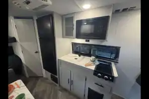 Adventure-Ready Family RV – Sleeps 8, Fully Loaded, Easy Tow!