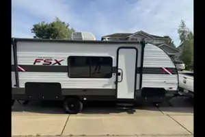Adventure-Ready Family RV – Sleeps 8, Fully Loaded, Easy Tow!