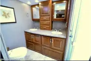 Vivian (Forest River Legacy 39')