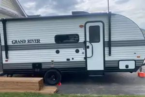 The Fallis’ Grand River 19BH Travel Trailer
