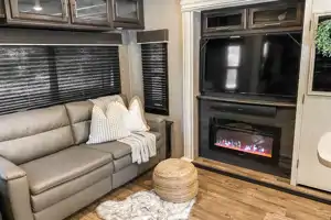 Luxury Camping - Jayco Eagle 330RSTS
